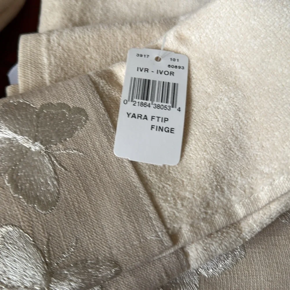 Avanti New With Tags Elegant Cream Butterfly Towels